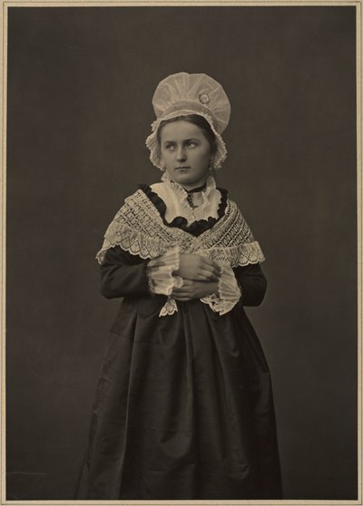 Donna in Abito della Lorena da Adolphe Braun