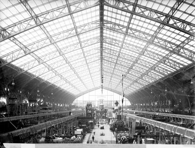 Sala delle macchine, Esposizione Universale, Parigi da Adolphe Giraudon