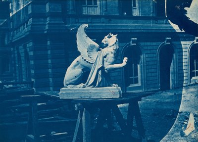 Scultura di un Grifone su un Cantiere a Marsiglia da Adolphe Terris
