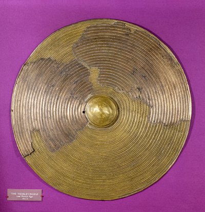 Scudo da Tribley, tarda Età del Bronzo da Age Bronze