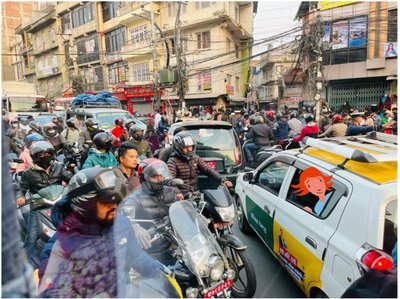 Traffico a Kathmandu, 2023 da Agnes Girardon