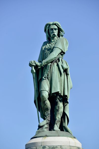 Statua colossale di Vercingetorige (72-46 a.C.) da Aime Millet