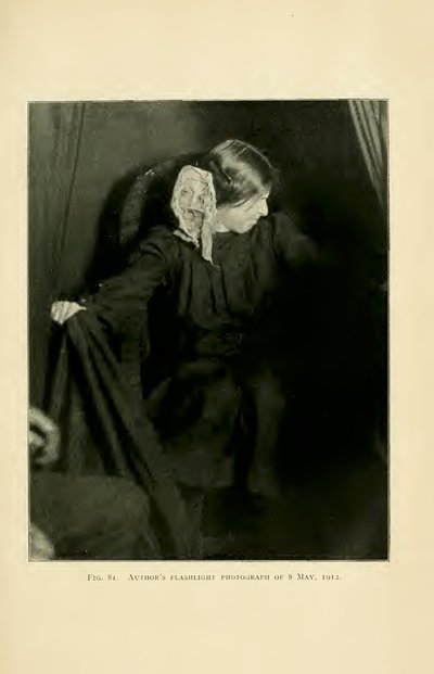 Eva Carrière produce ectoplasma, Parigi, 8 maggio 1912, da 