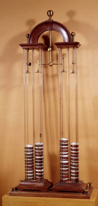 Pila di Alessandro Volta (1745-1827), fisico italiano, inventore della batteria elettrica da Alessandro Volta