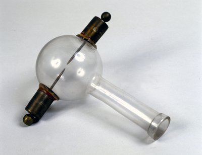 Il fucile elettrico di Alessandro Volta usato per accendere il metano. Museo della Scienza e della Tecnologia, Milano. da Alessandro Volta