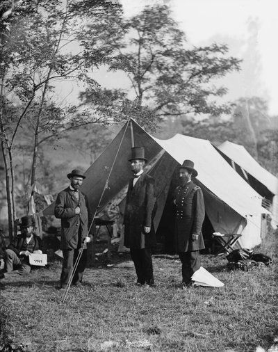 Abraham Lincoln con Allan Pinkerton e il Maggiore Generale John A. McClernand, 1862 da Alexander Gardner
