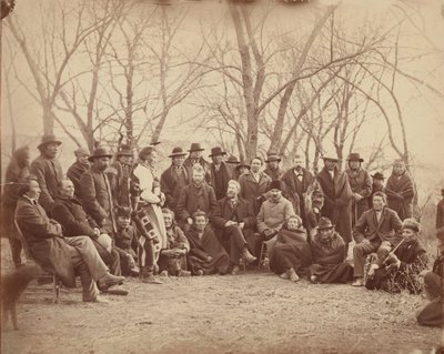Indiani con Agenti del Governo, primi anni 1860 da Alexander Gardner
