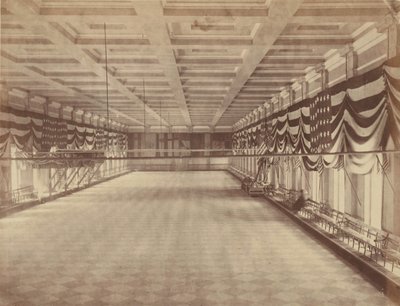 Vista interna della sala da ballo per il secondo ballo inaugurale di Lincoln, marzo 1865 da Alexander Gardner