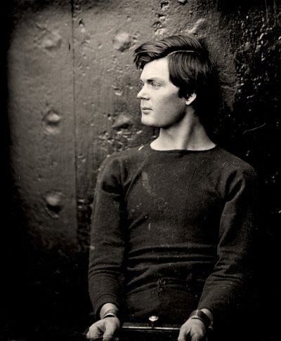 Lewis Powell con manette ai polsi a bordo della USS Saugus, 1865 da Alexander Gardner