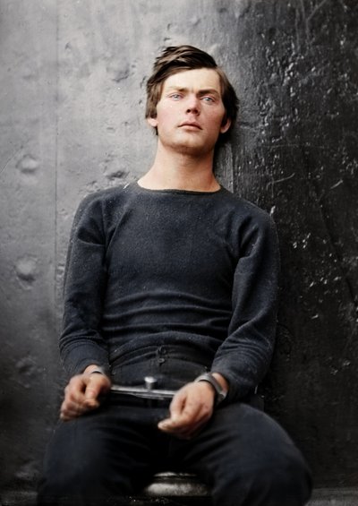 Lewis Powell con manette ai polsi a bordo della USS Saugus, 1865 da Alexander Gardner