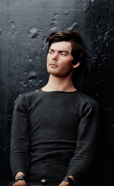 Lewis Powell con manette ai polsi a bordo della USS Saugus, 1865 da Alexander Gardner