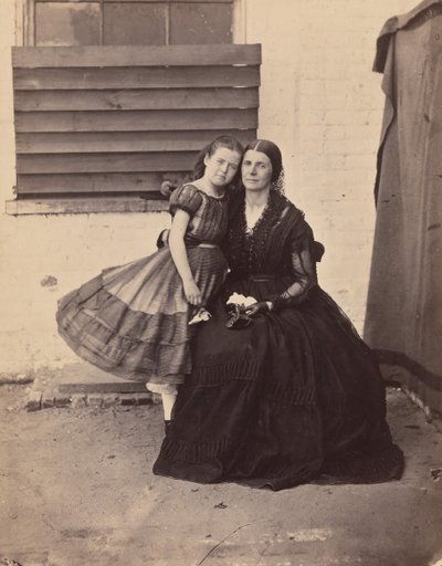 Mrs. Greenhow e figlia, imprigionate nel vecchio Campidoglio, Washington da Alexander Gardner