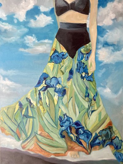 Donna con gonna a irisi svolazzante da Alexandra Higgins