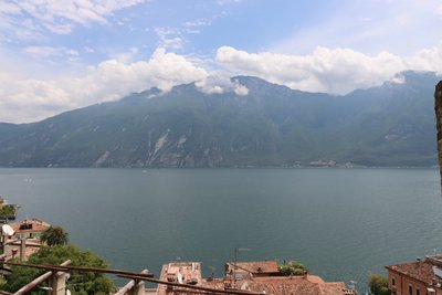Le montagne e il lago da Alexandra Joseph