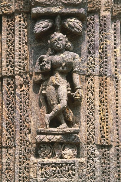 Danzatrice, rilievo nella sala della danza (Nata Mandir), Tempio del Sole (Lista del Patrimonio Mondiale dell