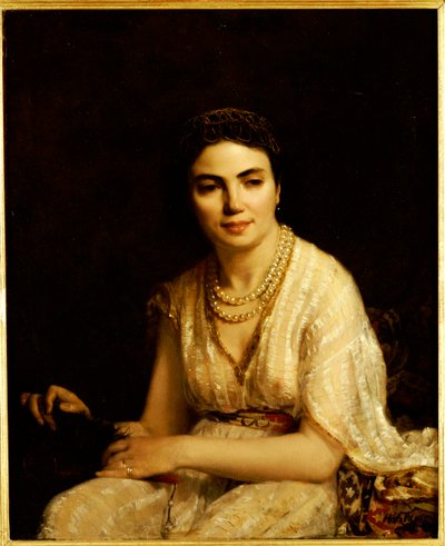 Ritratto di una donna con collana di perle e ventaglio da Alexei Alexevich Harlamoff