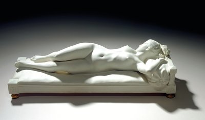 Figura in biscotto di Sèvres di un nudo reclinato, 