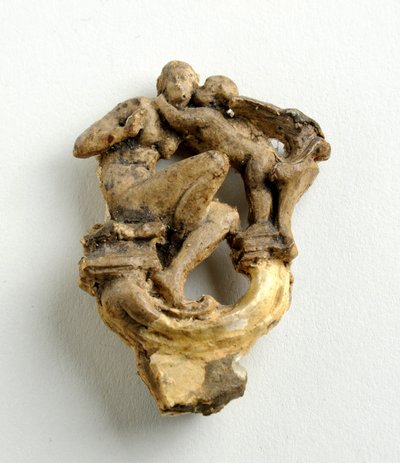 Maquette per una Chiave con un Cupido che Sussurra a una Ragazza Seduta: tre schizzi per il Gruppo Centrale da Alfred Gilbert