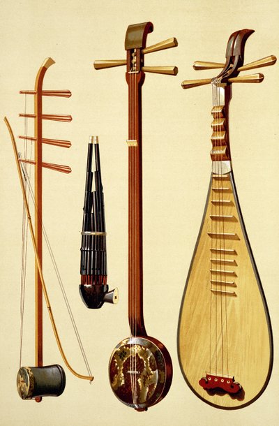 Un huqin e arco, uno sheng, un sanxian e un pipa, strumenti cinesi da 