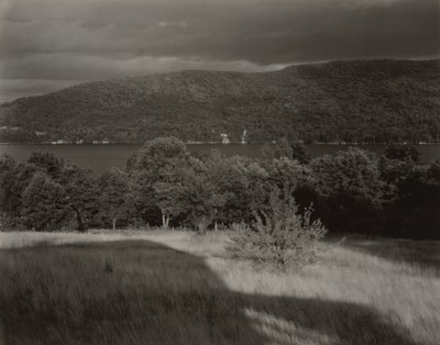 Il lago George visto dalla collina da Alfred Stieglitz