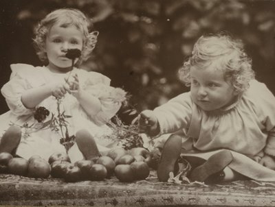 Nipoti - Flora con fiore e Hedwig da Alfred Stieglitz
