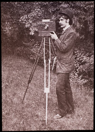 Autoritratto con fotocamera, treppiede e pistola da Alfred Stieglitz