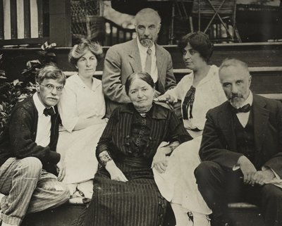Senza titolo Stieglitz, Agnes, madre Hedwig, Julius, Selma e Lee sui gradini di Oaklawn da Alfred Stieglitz
