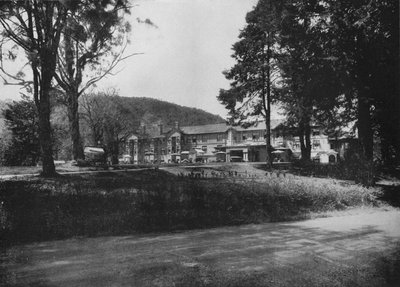 Il Grand Hotel, Nuwara Eliya, c1890, 1910 da Alfred William Amandus Plate