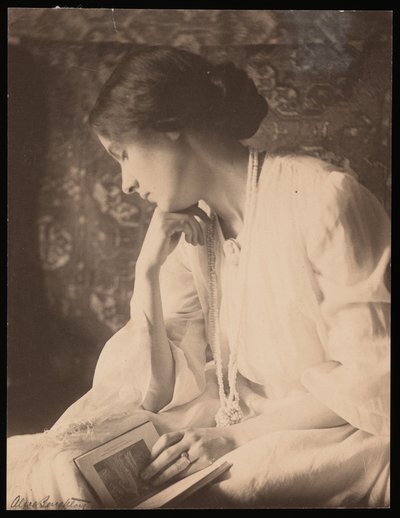 Foto di Alice Broughton di Agnes Pelton (foto b/n) da Alice Boughton
