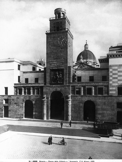 Piazza della Vittoria con Torre Mussolini, Brescia da Fratelli Alinari