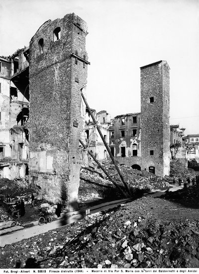 Seconda Guerra Mondiale: le macerie in Via Por Santa Maria con le Torri dei Baldovinetti e Amidei a Firenze, dopo il bombardamento. Questa fotografia era precedentemente parte della Collezione Brogi, ma ora appartiene alla Collezione Alinari da Fratelli Alinari
