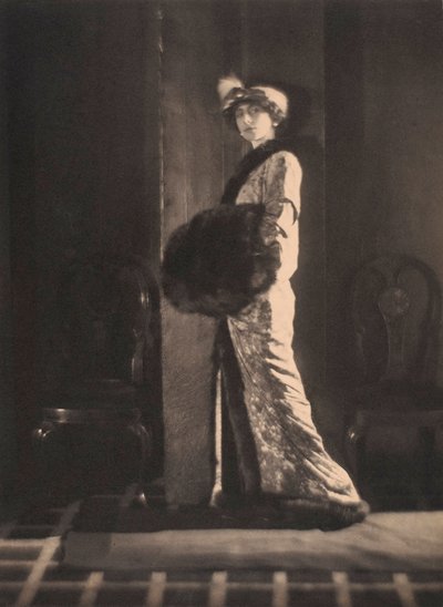 Olga de Meyer, 1912 circa (foto b/n) da Alphonse De Meyer