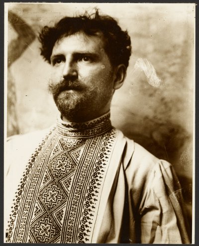 [Autoritratto in camicia elegante] da Alphonse Maria Mucha