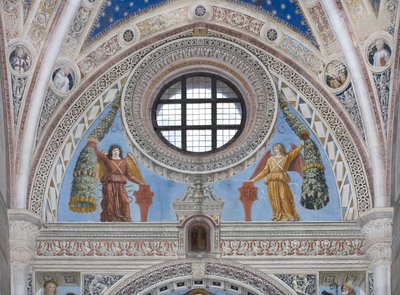 Angeli con scudi rossi e decorazioni da Ambrogio da Fossano