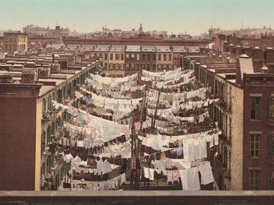 Un lunedì di lavaggio, New York City da American 20th Century, Detroit Photographic Company