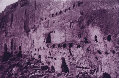 Abitazioni rupestri abbandonate degli abitanti delle scogliere, vicino a Espanola da American Photographer (after)