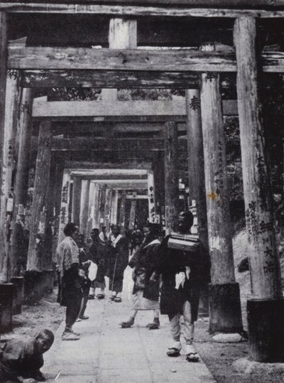 Approccio al Tempio Shinto di Inari da American Photographer (after)