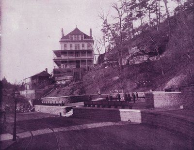 Basin Springs, Eureka Springs, Arkansas, sulla ferrovia di St Louis e San Francisco da American Photographer (after)