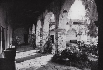 California: Missione San Juan Capistrano, fondata nel 1776, a sud di Los Angeles da American Photographer (after)