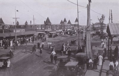 Old Orchard Beach, Maine: Scena vicino alla stazione da American Photographer (after)