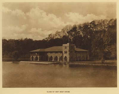Università di Princeton: Casa delle barche della classe del 1887 da American Photographer (after)