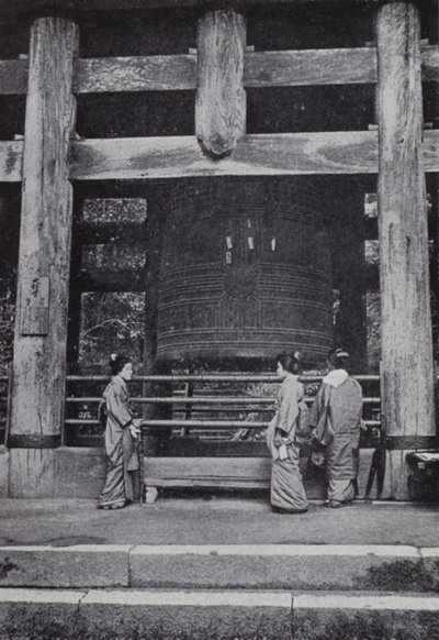 La grande campana del Tempio di Chiou-Ju da American Photographer (after)