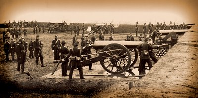 1° Artiglieria Pesante del Connecticut che manovra i cannoni a Fort Richardson, fine 1861 da American Photographer