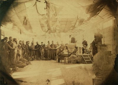 Amministrazione del giuramento di fedeltà dei prigionieri confederati, Point Lookout, Maryland, 30 giugno 1865 (stampa seppia) da American Photographer