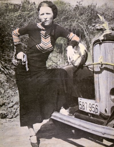 Bonnie Parker posa 