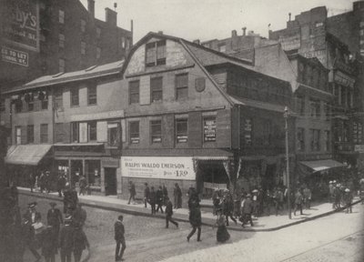 Boston: Old Corner Bookstore, costruita nel 1712 (foto b/n) da American Photographer