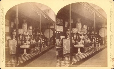Collezione di vasi giapponesi, urne e schermi, Corte giapponese, Esposizione Internazionale del Centenario da American Photographer