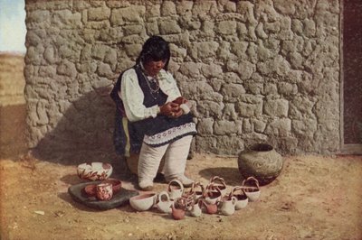 Decorazione della ceramica, Pueblo di Isleta, New Mexico da American Photographer