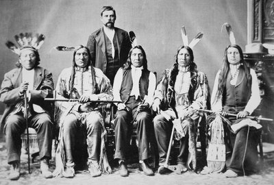 Delegazione di capi Sioux, guidata da Nuvola Rossa (1822-1909) a Washington D.C. per incontrare il presidente Ulysses S. Grant (1822-85) nel 1870 da American Photographer