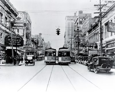 Elm Street, Dallas 1922 da American Photographer